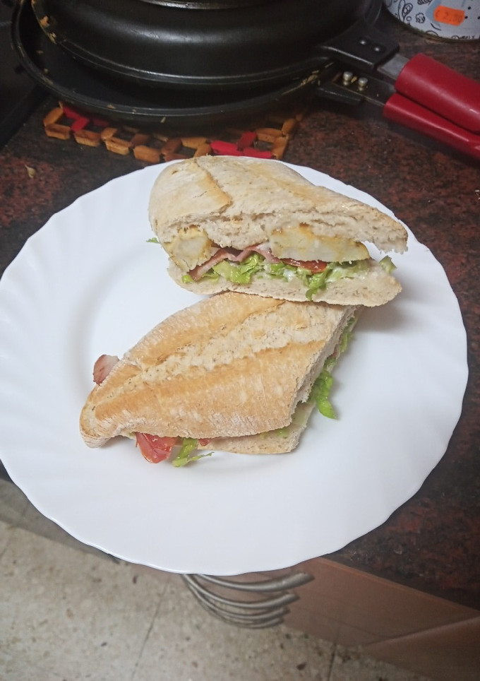 Una foto de Bocadillo de tortilla de papas diferente