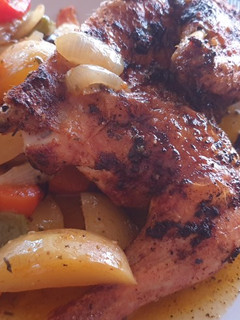 Una foto de Pollo asado al estilo dominicano
