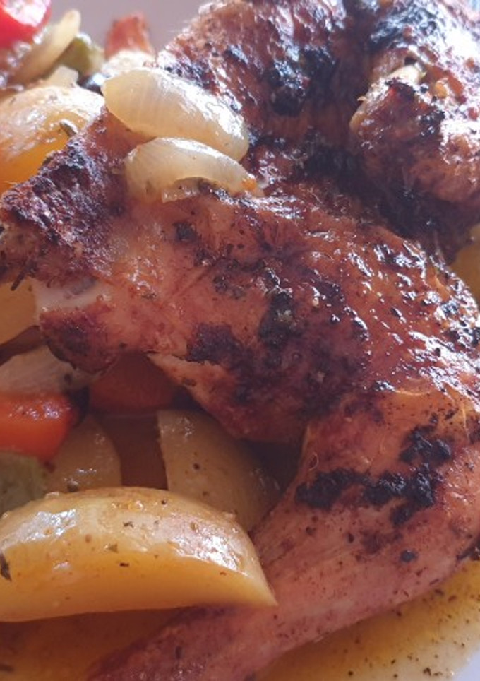 Una foto de Pollo asado al estilo dominicano