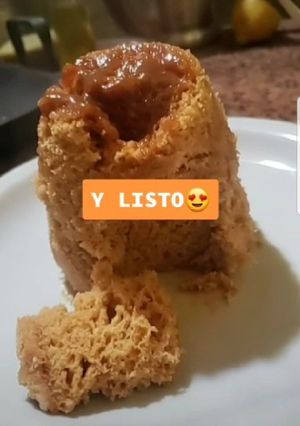 Una foto de Mug cake de dulce de leche