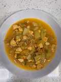Sopa de frango com quiabo