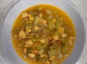 Foto de Sopa de frango com quiabo