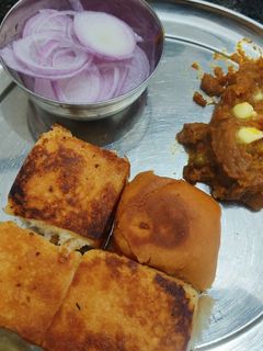पाव भाजी (Pav bhaji recipe in hindi) रेसिपी मुख्य फोटो