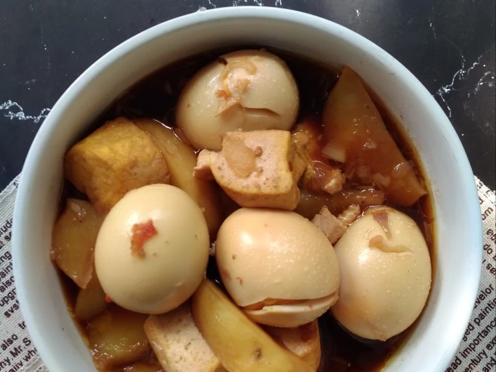 Langkah Gampang Membuat Resep #476. Semur Telur Tahu Kentang yang Lezat Anti Ribet, Uenak Banget