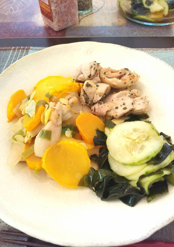 A picture of Cucumber and Seaweed Salad.