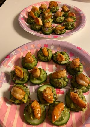 A picture of Guacamole Shrimp Cucumber Bites.