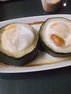 Una foto de Rodajas de calabacín relleno de carne y beicon