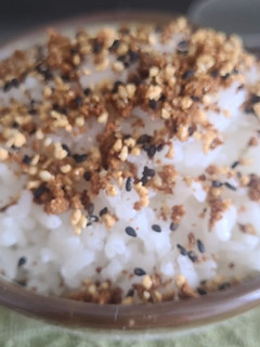 Foto de Arroz branco com furikake caseiro