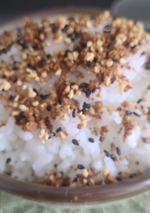 Foto de Arroz branco com furikake caseiro