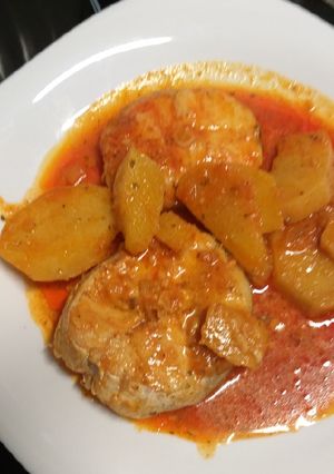 Una foto de Merluza con patatas