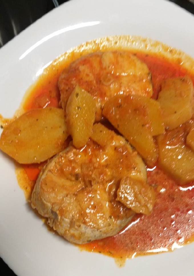 Una foto de Merluza con patatas