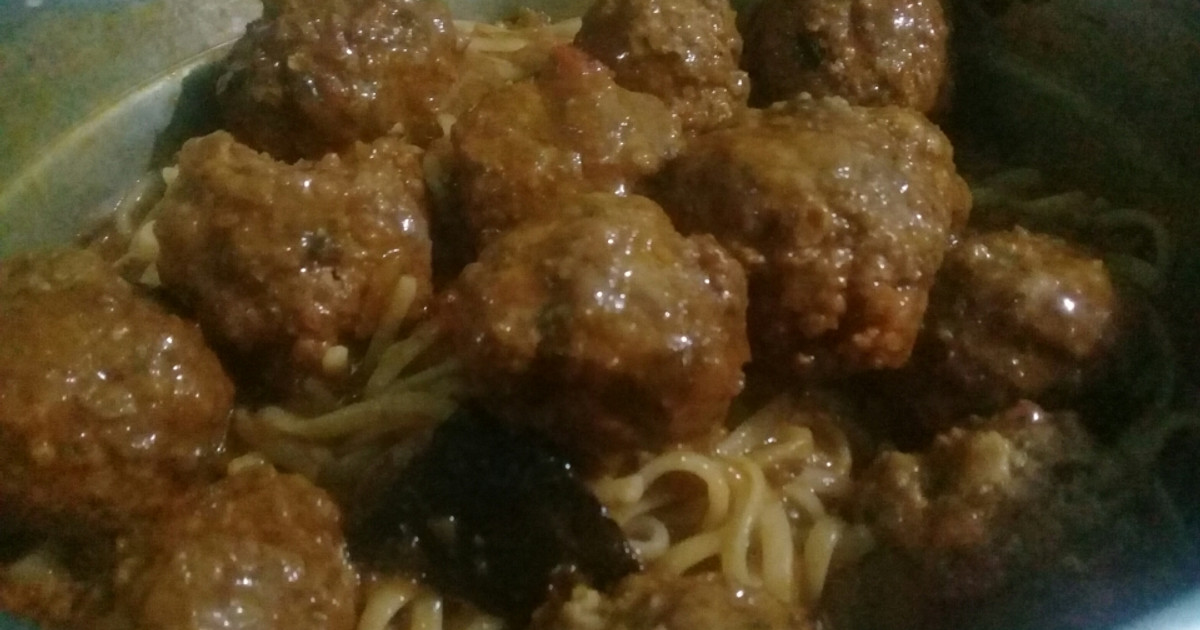 Fideos Con Tuco Y Albóndigas Receta de Agustina C. ️- Cookpad