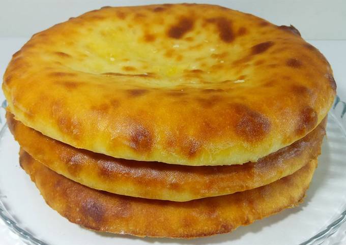 Осетинский пирог с картошкой и сыром сулугуни и адыгейским