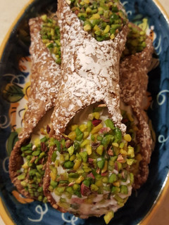 A picture of Sicilian Cannoli.