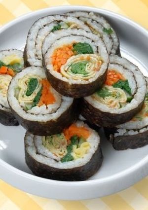 รูปของ 🍙คิมบับ เมนูสุดฮิตแสนสะดวกในเวลาเร่งรีบอยู่ท้องไปอีกมื้อ