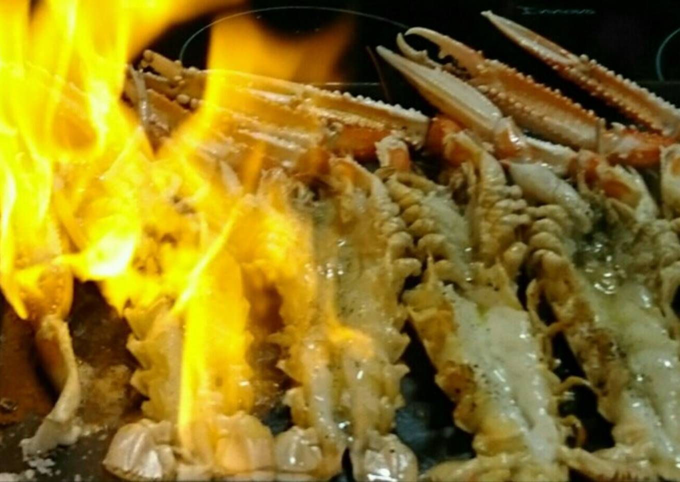 Cigalas flambeadas con salsa de lima