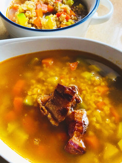 Una foto de Sopa con bulgur