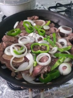 Una foto de Caracú encebollado con sofrito agridulce