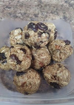 A picture of Oatmeal Raisin Energy Bites.
