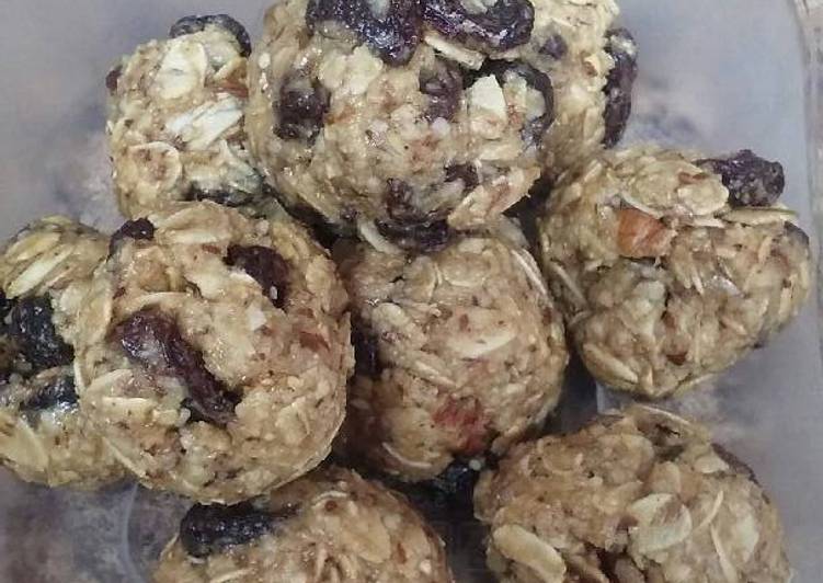 Recipe of Ultimate Oatmeal Raisin Energy Bites