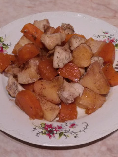 Édesburgonyás-birsalmás csirkemell-falatok a sütőből recept fotója