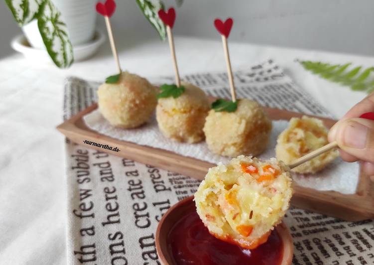 Cara Gampang Bikin 29. Potato Cheese Balls with Corned Sederhana
