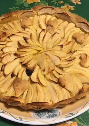 Une photo de Tarte aux pommes, noix de coco et pamplemousse