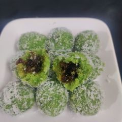 A picture of Gulkand paan coconut ladoo.