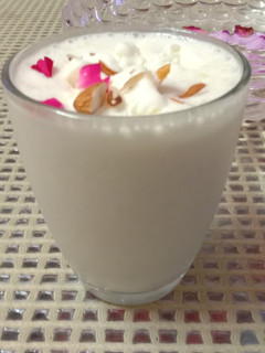 केला मिल्क शेक(kela milkshake recipe in hindi) रेसिपी मुख्य फोटो