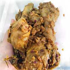 A picture of Ayam ungkep kecombrang siap goreng.