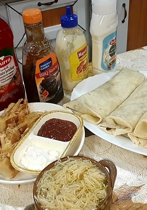 صورة لوصفة شاورما جنبها شوربة الشعيرية 🥙🥣