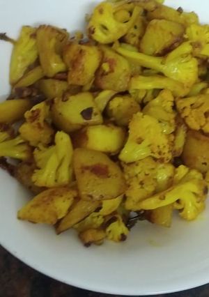 A picture of Aloo gobhi.