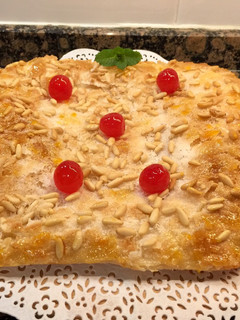 Una foto de Coca de hojaldre rellena de Cabello de ángel sin gluten