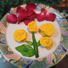 A picture of Milky Roses.