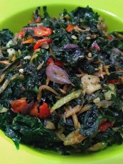 Foto resep Tumis Daun Pepaya Jepang plus Ikan Asin Gunting
