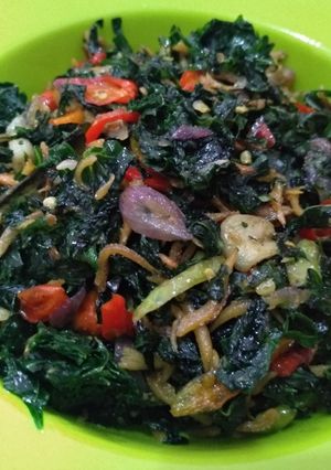 Foto resep Tumis Daun Pepaya Jepang plus Ikan Asin Gunting