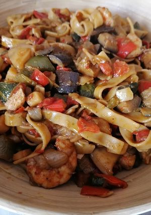 Una foto de Wok de tallarines al huevo fáciles