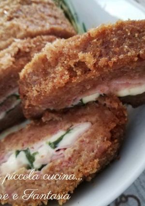 Foto di Polpettone filante con prosciutto cotto, rucola e provola dolce