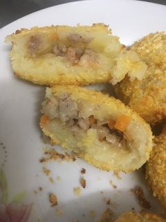 Hình của món Khoai tây nhân thịt chiên xù.