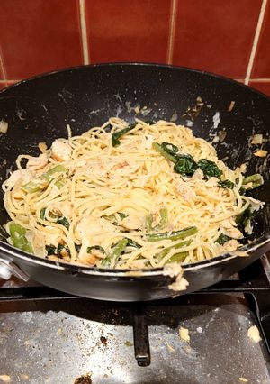 A picture of Salmon & cream cheese tagliatelle with spinich.