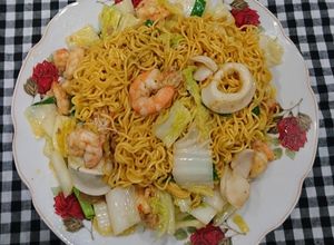 Hình của món Mì xào tôm mực.