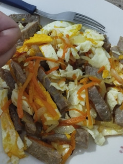 Una foto de Wok de verduras y carne