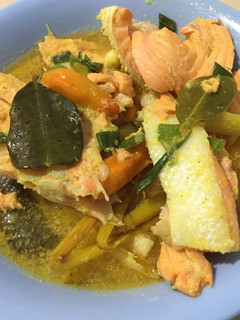 Foto resep Salmon (tulang) kuah kuning