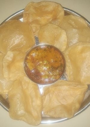 पूरी भाजी (Puri Bhaji recipe in Hindi) रेसिपी मुख्य फोटो