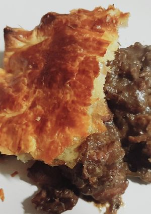 A picture of Steak and Kidney Pie.