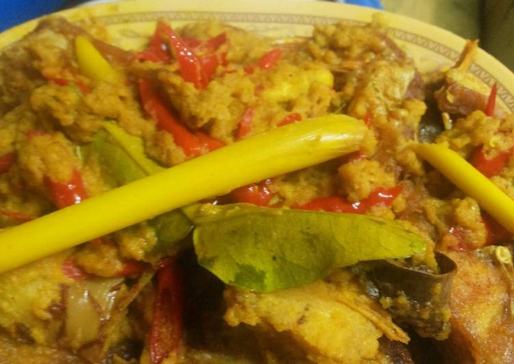 Cara membuat Ikan Mas Acar Kuning yang lezat dan Mudah Dibuat