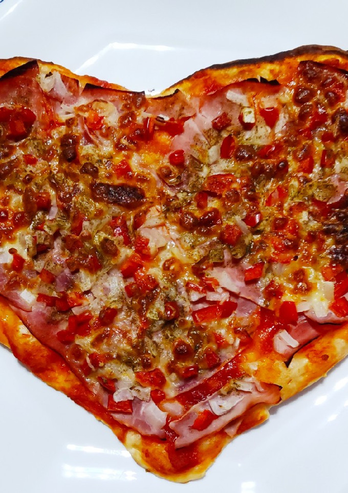 Una foto de Pizza corazón 🥰