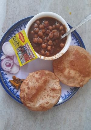 छोले पूरी रेसिपी मुख्य फोटो