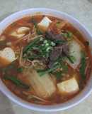 Canh kimchi nấu đậu phụ thịt bò