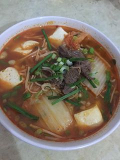 Hình của món Canh kimchi nấu đậu phụ thịt bò.